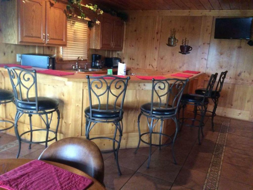 Spacious Party Hut Near Attractions McCookville エクステリア 写真